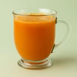 Saft mit Cayennepfeffer, der den Stoffwechsel ankurbelt